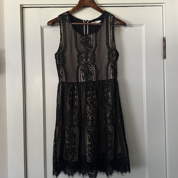 Blu Pepper black lace overlay midi dress size medium - Picture 2 of 10